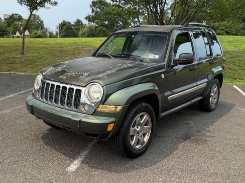 Used 2007 Jeep Liberty Limited AWD/4WD image 3
