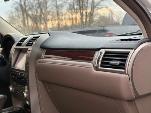 Used 2016 Lexus GX 460 image 40