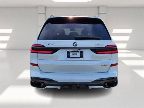 Used 2024 BMW X7 xDrive40i w/ Executive Package image 4