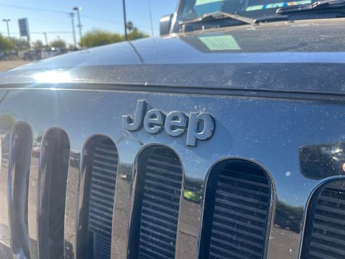 Used 2013 Jeep Wrangler Unlimited Rubicon w/ Dual Top Group AWD/4WD image 23