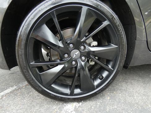 Used 2023 Genesis G70 2.0T w/ Sport Prestige Package image 13