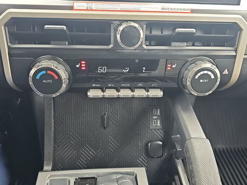 Used 2025 Toyota Tacoma TRD Sport AWD/4WD image 26