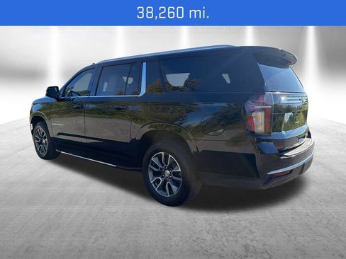 Used 2023 Chevrolet Suburban LT w/ LT Signature Package AWD/4WD image 3