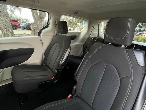 Used 2023 Chrysler Voyager LX image 22
