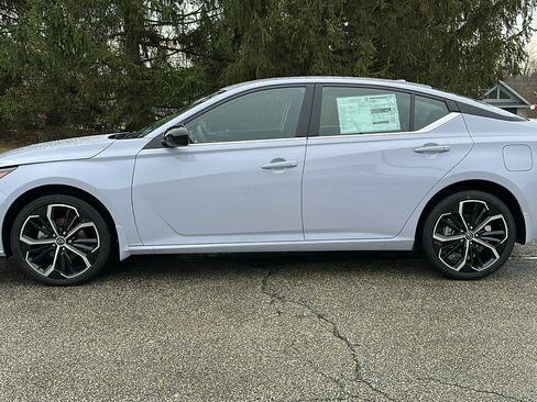 New 2025 Nissan Altima 2.5 SR image 17