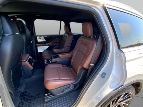 Used 2025 Lincoln Aviator Reserve w/ Equipment Group 201A AWD/4WD image 32