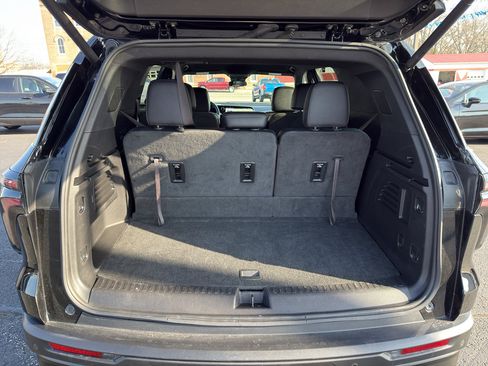 Used 2025 Chevrolet Traverse LT image 45