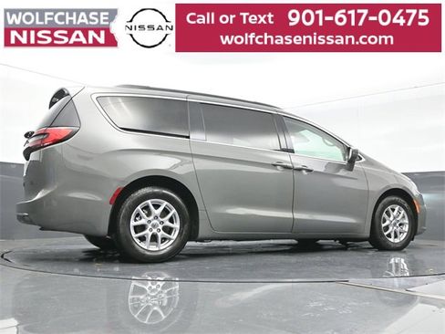 Used 2022 Chrysler Pacifica Touring-L image 24