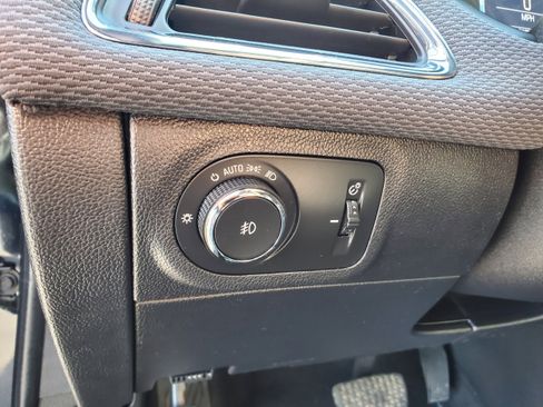 Used 2018 Chevrolet Cruze LT FWD image 11