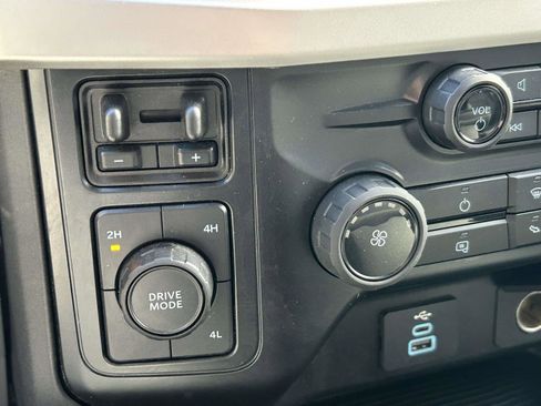 Used 2024 Ford F350 XLT image 25