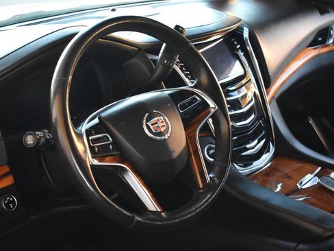 Used 2015 Cadillac Escalade Premium image 39
