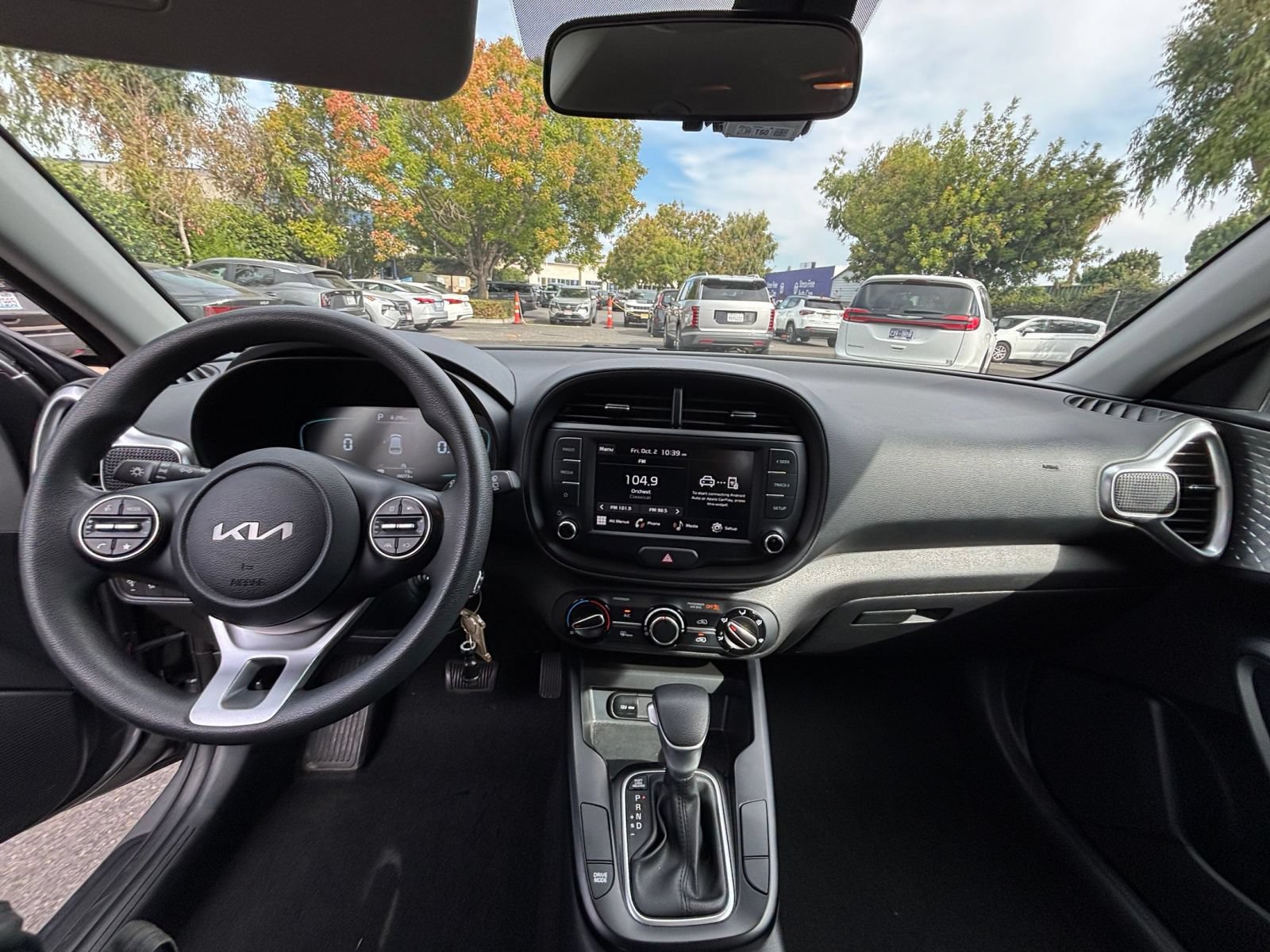 Used 2025 Kia Soul LX w/ LX Technology Package FWD image 30