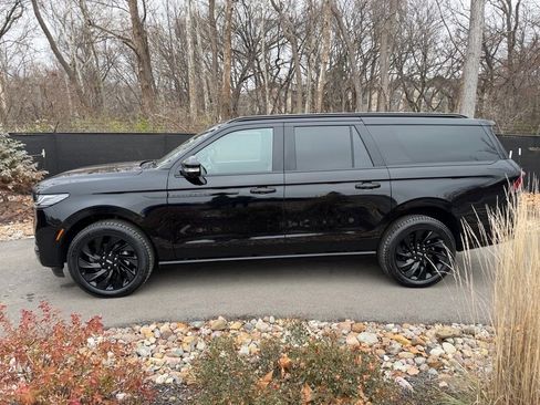 New 2025 Lincoln Navigator L Reserve w/ Jet Appearance Package image 2