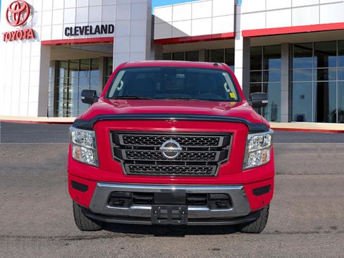 Used 2020 Nissan Titan SV w/ SV Convenience Package image 3