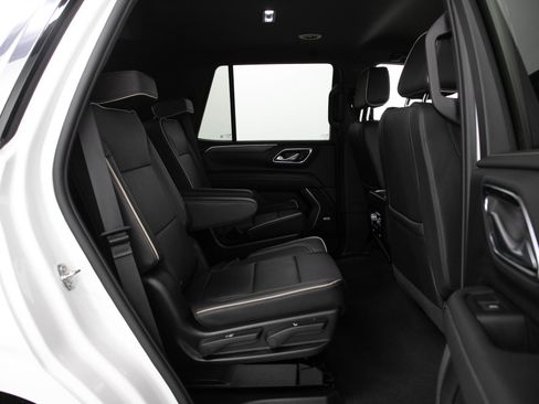 Used 2024 GMC Yukon SLT w/ SLT Luxury Package AWD/4WD image 12