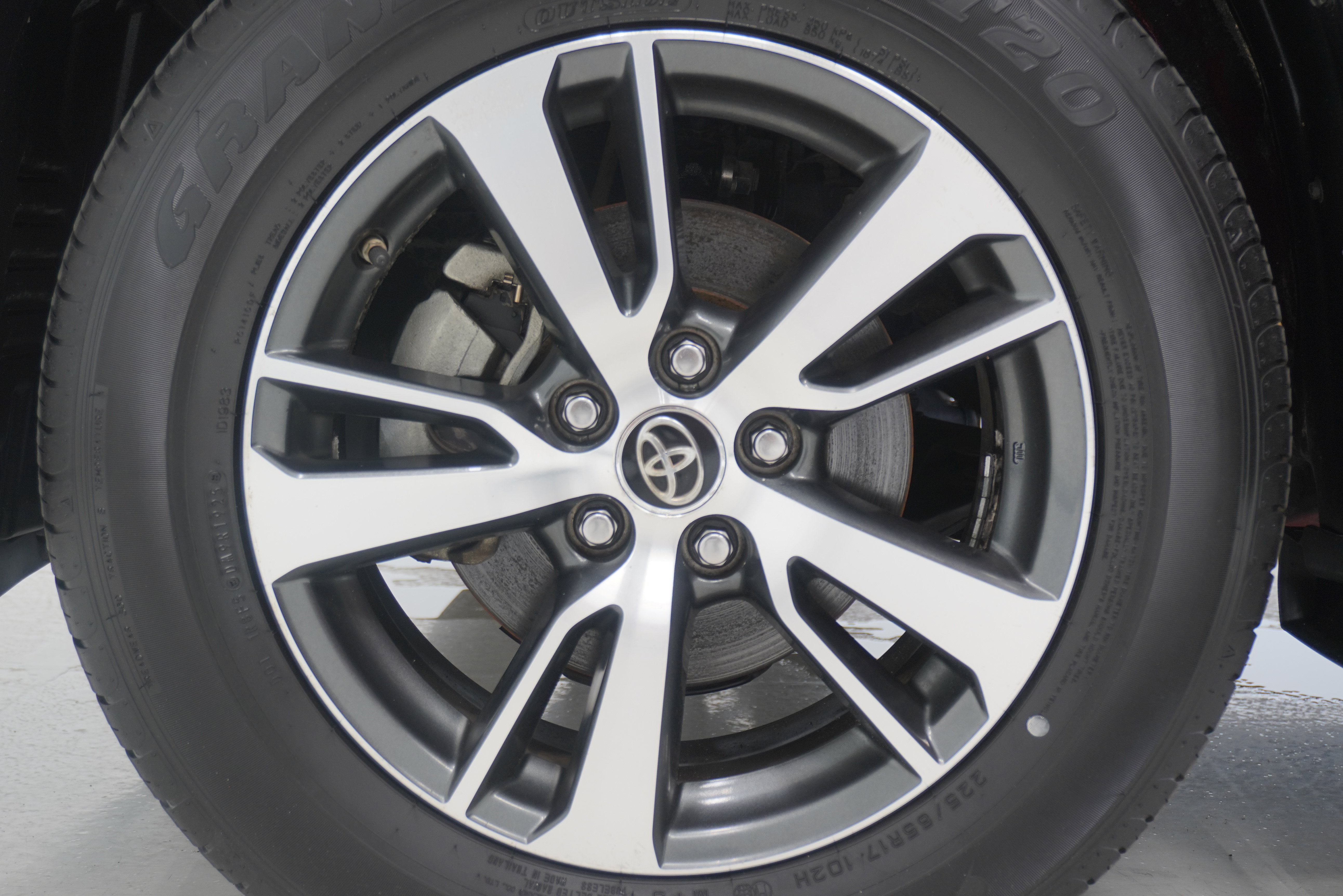 Used 2018 Toyota RAV4 XLE FWD image 29