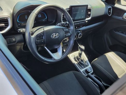 Used 2023 Hyundai Venue SEL FWD image 5