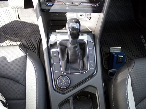 New 2026 Volkswagen Taos SEL AWD/4WD image 24