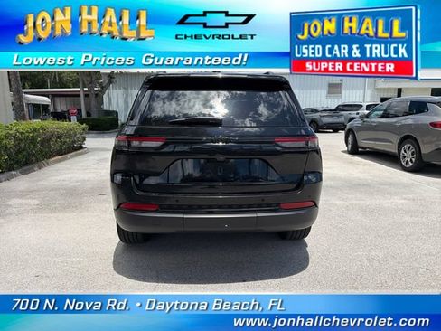 Used 2024 Jeep Grand Cherokee Altitude RWD image 6