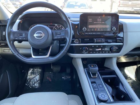 Used 2022 Nissan Pathfinder SV AWD/4WD image 12
