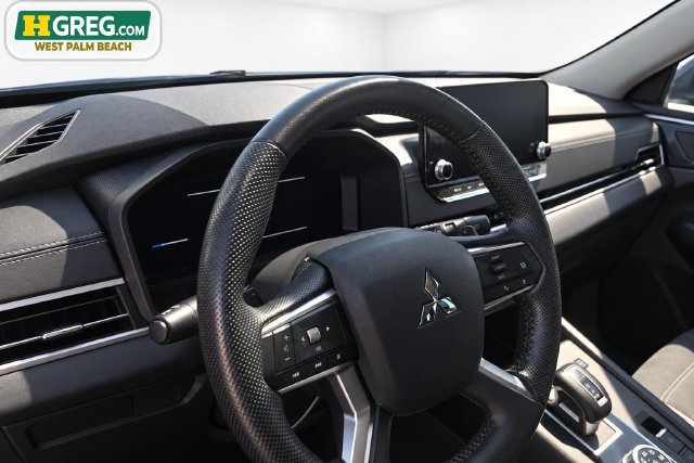 Used 2024 Mitsubishi Outlander SE AWD/4WD image 14