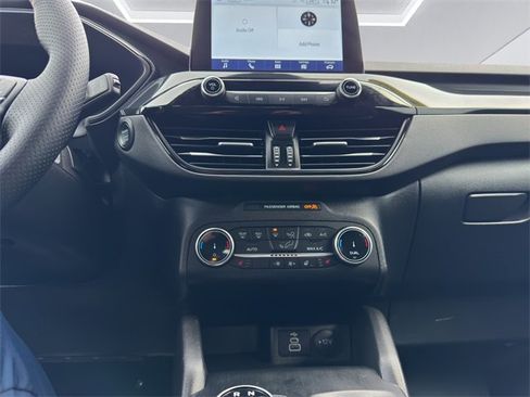 Used 2025 Ford Escape ST-Line w/ Cold Weather Package image 15