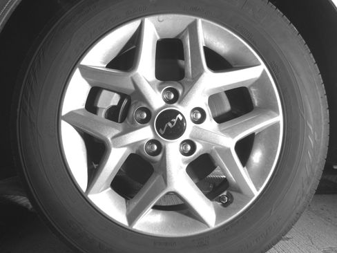 Used 2025 Kia Soul LX w/ LX Technology Package FWD image 12