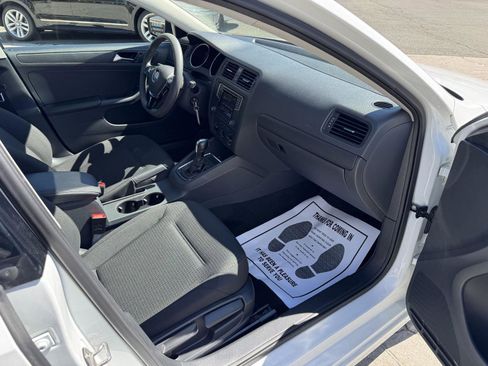 Used 2016 Volkswagen Jetta S image 16