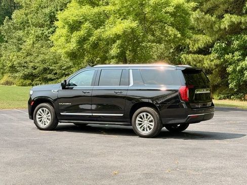 Used 2022 GMC Yukon XL SLT AWD/4WD image 4