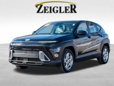 Certified 2025 Hyundai Kona SE image 3