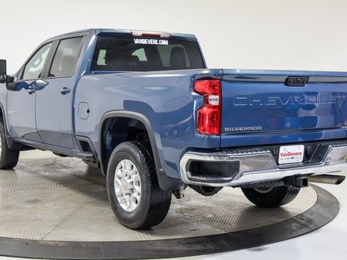 Used 2024 Chevrolet Silverado 2500 LT w/ Convenience Package image 9