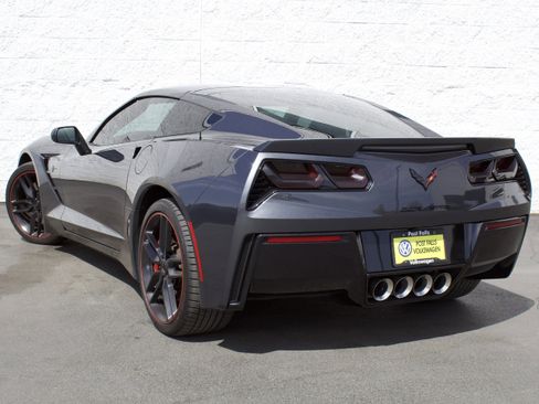Used 2017 Chevrolet Corvette Stingray Coupe RWD image 6