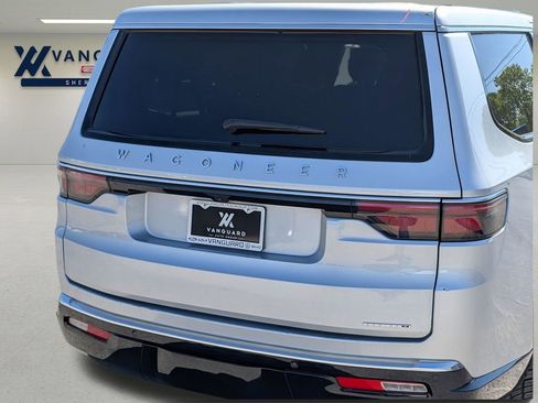 Used 2024 Jeep Wagoneer L Series II image 8