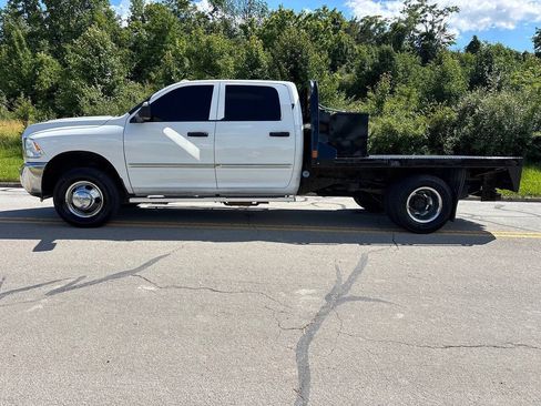 Used 2018 RAM 3500 Tradesman w/ Chrome Appearance Group AWD/4WD image 8