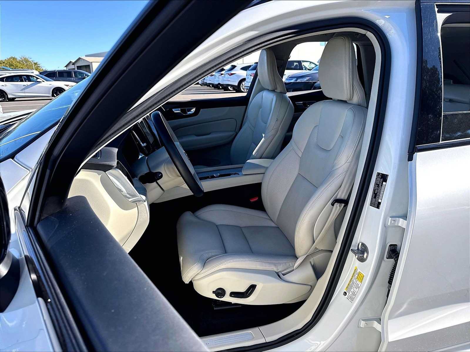 Used 2025 Volvo XC60 T8 Ultra w/ Climate Package AWD/4WD image 27