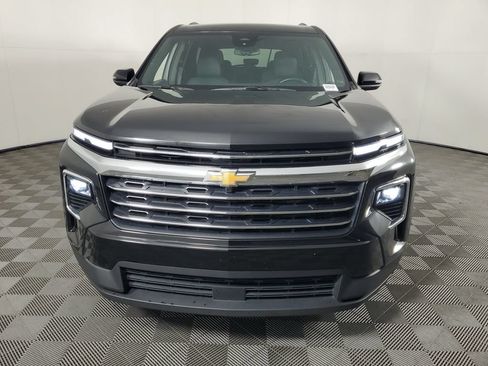 Used 2025 Chevrolet Traverse LT FWD image 9