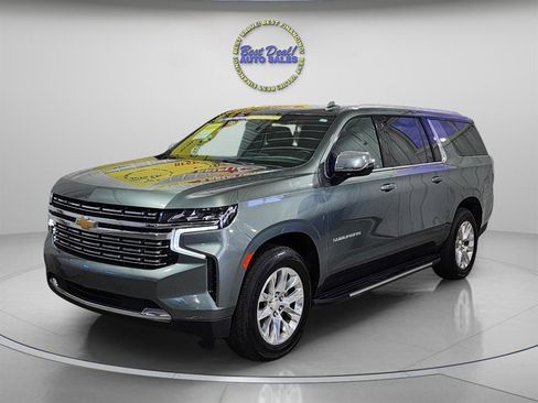 Used 2023 Chevrolet Suburban Premier AWD/4WD image 2