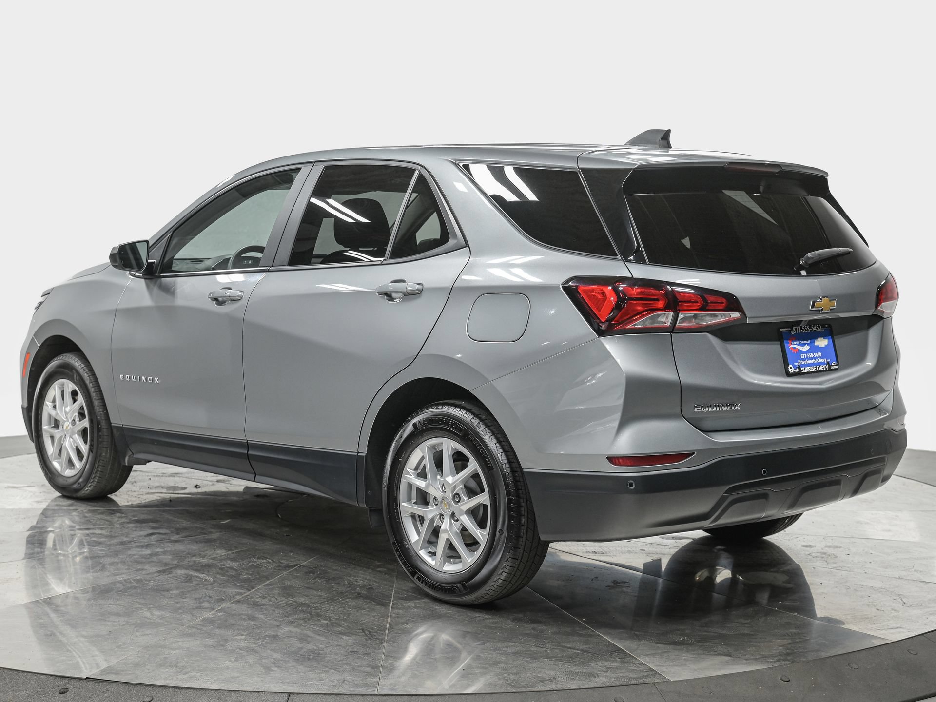 Used 2024 Chevrolet Equinox LS w/ LS Convenience Package FWD image 4