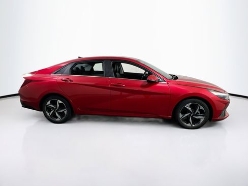 Used 2023 Hyundai Elantra Limited image 4