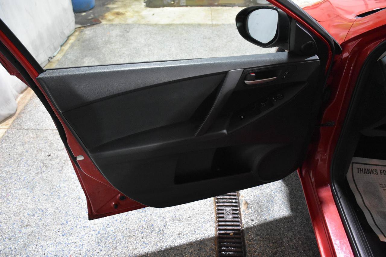 Used 2013 MAZDA MAZDA3 i Touring FWD image 34