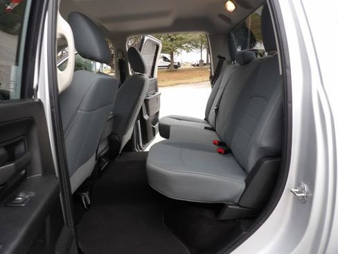 Used 2017 RAM 1500 Express image 32