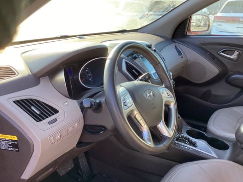 Used 2010 Hyundai Tucson Limited w/ Premium Pkg 4 image 11