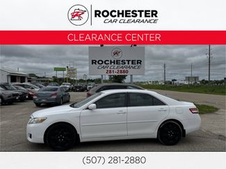 Used 2011 Toyota Camry LE image 1