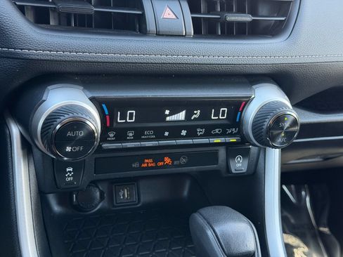 Used 2024 Toyota RAV4 XLE FWD image 27