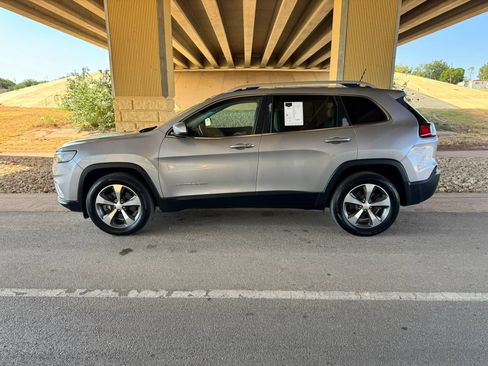 Used 2019 Jeep Cherokee Limited AWD/4WD image 6