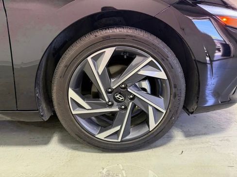 Used 2025 Hyundai Elantra SEL FWD image 28