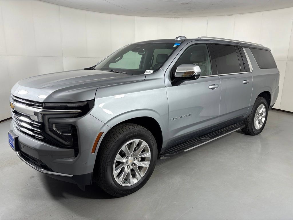 Certified 2025 Chevrolet Suburban Premier RWD image 5
