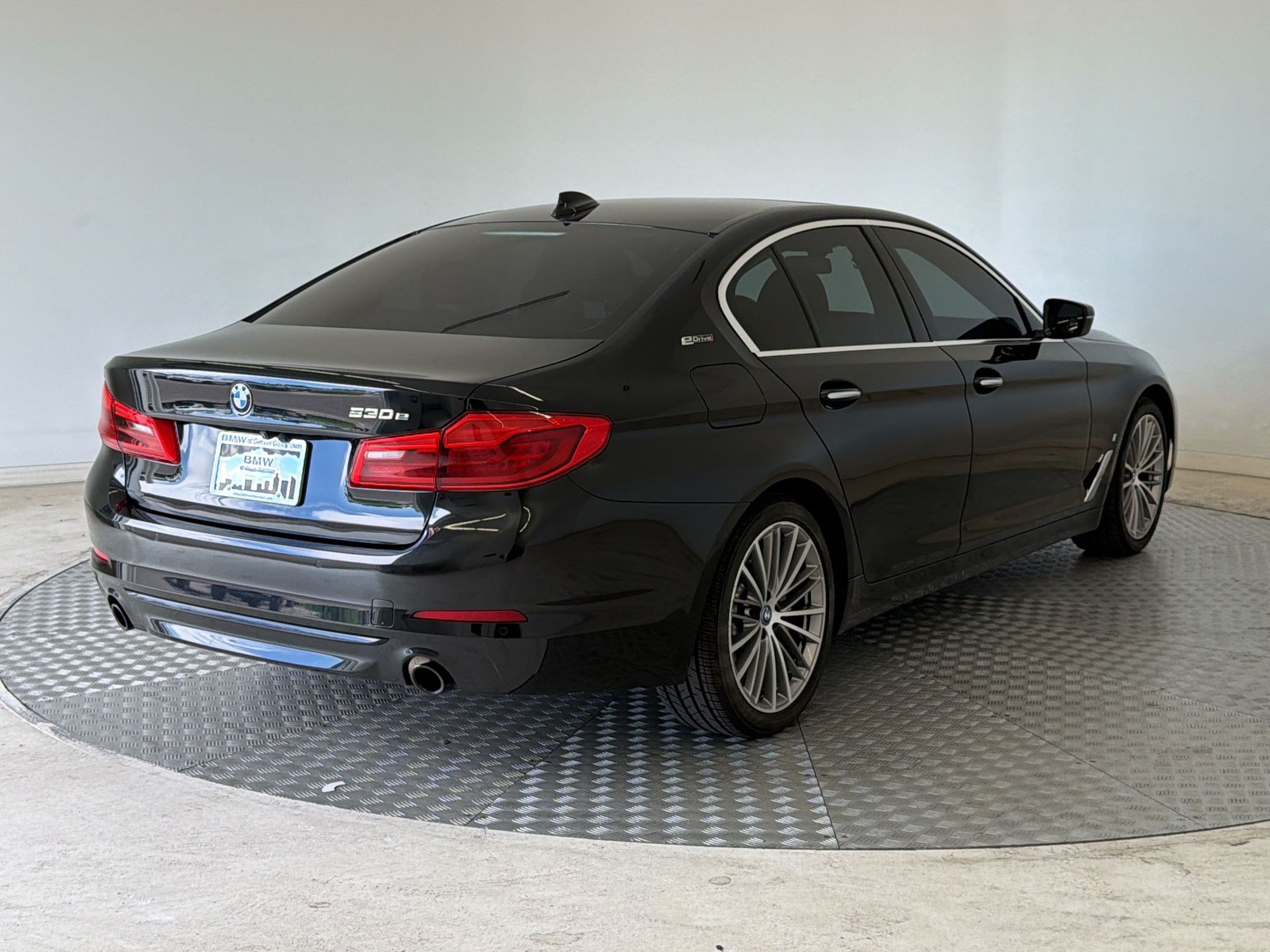 Used 2018 BMW 530e xDrive AWD/4WD image 9
