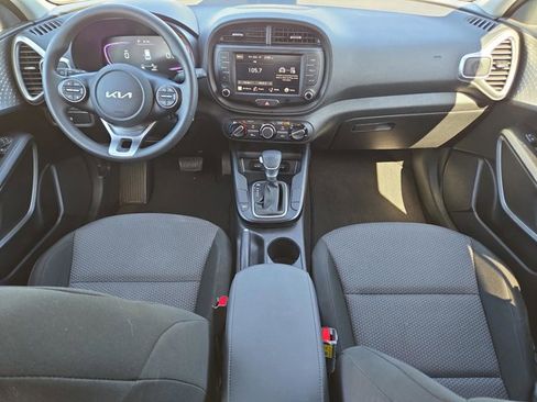 Used 2025 Kia Soul LX w/ LX Technology Package image 14