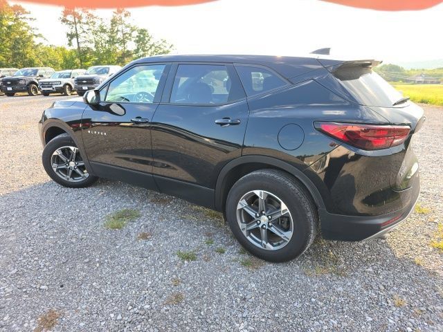 Used 2025 Chevrolet Blazer LT w/ Driver Confidence Package FWD image 3